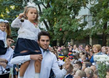 «Последний звонок» в школах Молдовы прозвенит 30 мая