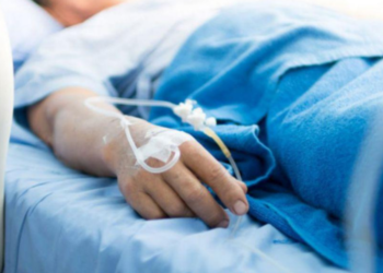 La un pas de tragedie! Hainele unui minor s-au aprins de la aragaz. Ce spun salvatorii