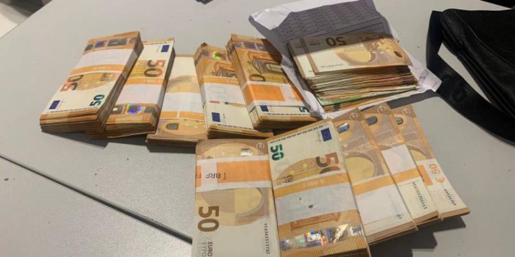 „Nimic de declarat”, dar cu geanta plină cu bani: Un moldovean a rămas fără mii de euro, la intrarea în țară | VIDEO