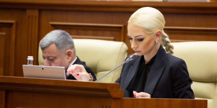 Ședința în care urma să fie examinat demersul privind schimbarea măsurii preventive a Marinei Tauber, amânată. Procurorul se afla la Parlament să ceară ridicarea imunității deputatei
