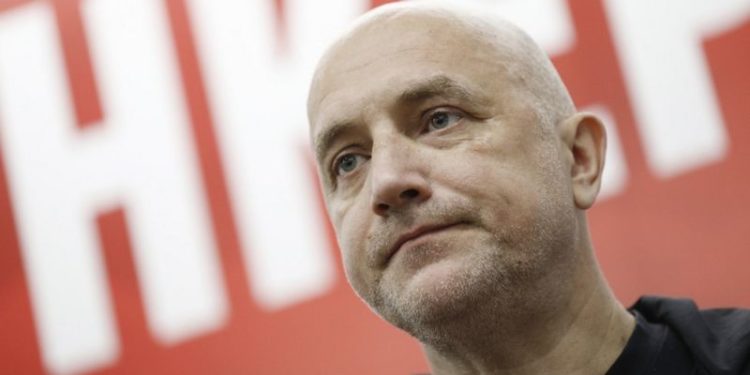 «Состояние стабильное, настроение бодрое». Захара Прилепина вывели из медикаментозного сна после перенесенного покушения