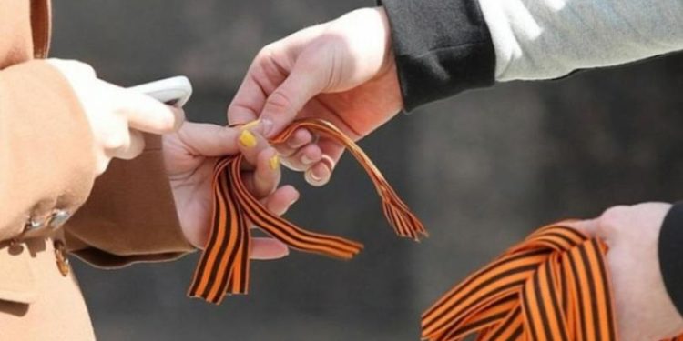 În ciuda hotărârii Curții Constituționale, autoritățile au menținut interdicția purtării panglicii SF. Gheorghe. Șeful IGP, despre amenzi și excepțiile în care ea poate fi purtată