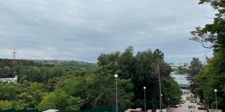 Cer noros și maxime de +27 grade: Cum va fi vremea în acest weekend