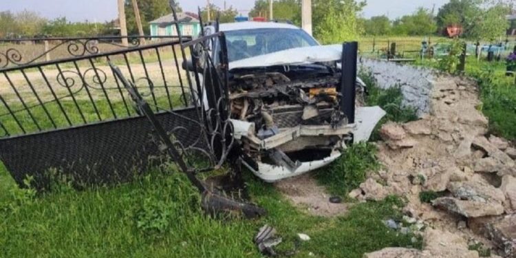 Cu mașina în cimitir! Unde l-a adus beția pe un bărbat din raionul Drochia