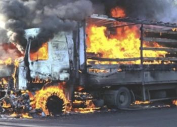 Situație tensionată la Comrat, după descinderile CNA la sediul CEC al Găgăuziei. Adunarea Populară se convoacă de urgență, iar oamenii protestează în fața instituției