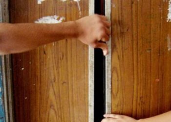 „Era imposibil să cadă în gol”. Ce spune directorul Liftservice despre ascensorul care s-a blocat în sectorul Rîșcani al capitalei | VIDEO