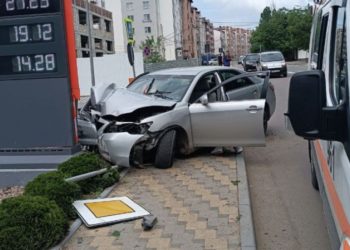 Хотел избежать аварии – сбил человека: в Дурлештах пенсионерка попала под колеса авто | VIDEO