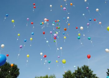 Ministerul Mediului, îndemn pentru instituțiile de învățământ și întreprinderile comerciale: Nu folosiți baloane cu heliu