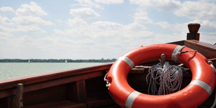 „Ar fi căzut în lac din neatenție ”. Noi detalii despre copiii și femeia salvați de la înec, în parcul Valea Morilor din capitală | VIDEO