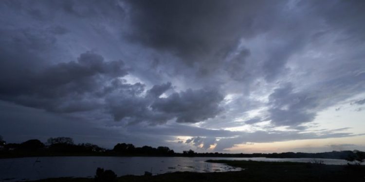 Vreme posomorâtă și ploioasă. Câte grade vor fi astăzi