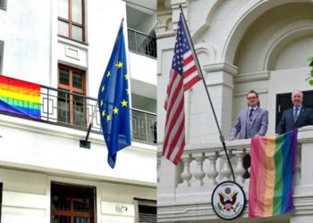 Steagul curcubeu, simbolul LGBTQ, pe două clădiri oficiale de la Chișinău. Este Ziua împotriva Homofobiei | FOTO