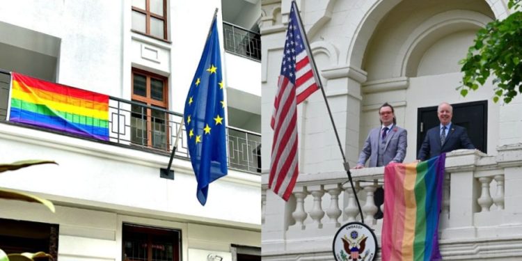 Steagul curcubeu, simbolul LGBTQ, pe două clădiri oficiale de la Chișinău. Este Ziua împotriva Homofobiei | FOTO