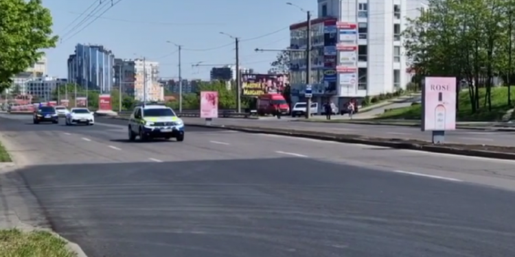 Traficul rutier, reluat în capitală: Coloanele oficiale părăsesc orașul | VIDEO