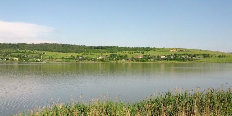 A intrat în apă și nu a mai ieșit: Cadavrul unui tânăr, căutat de câteva zile într-un iaz din Ștefan-Vodă