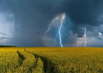 Vin ploile cu descărcări electrice și vânt puternic: Meteorologii au emis cod galben în centrul și sudul țării