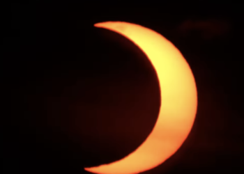 O eclipsă de lună a putut fi văzut, în seara de 5 mai. Imagini publicate de internauți