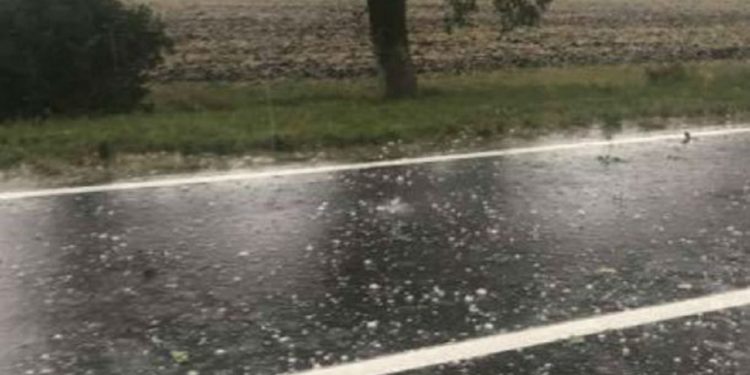 Дождь, сильный ветер и град размером с горошину. Стихия нанесла ущерб  некоторым населенным пунктам страны | VIDEO