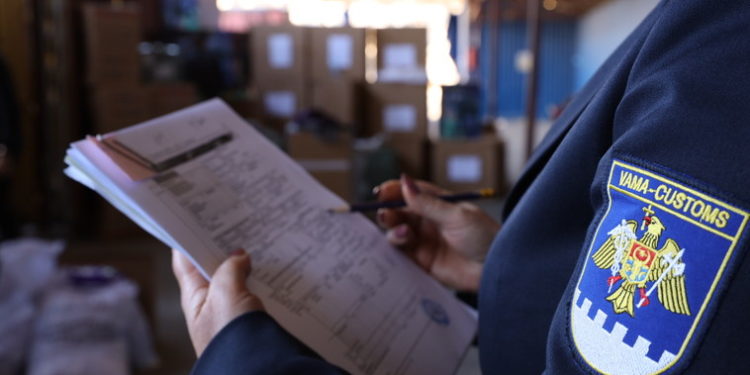 Prins cu calculatoare in mașina de spălat. Un șofer ce venea din Germania risca sancțiuni contravenționale | VIDEO