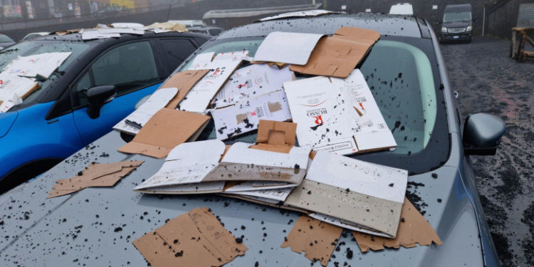 Cod roșu în Italia după ce vulcanul Etna a erupt. În sud-vestul țării plouă cu cenușă