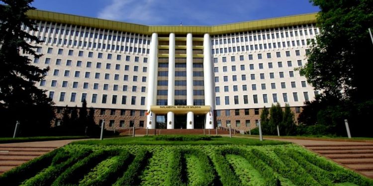 Ședință încinsă a Parlamentului în timp ce se decidea ridicarea imunității Marinei Tauber. Deputat BCS: Este un principiu al dvs. să deschideți dosare penale doar împotriva opoziției sau este un ordin?