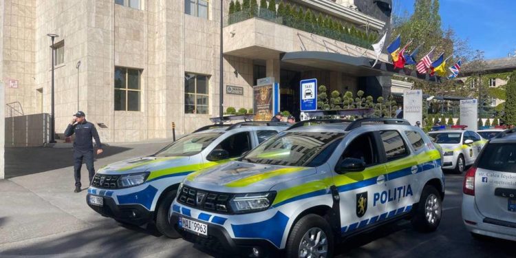 Imagini de la antrenamentele poliției pentru summit-ului CPE 2023. Pe străzi s-au format ambuteiaje, iar troleibuzele vin cu întârziere