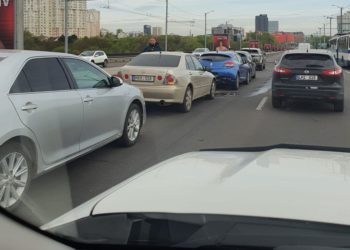 Accident în lanț pe Viaductul din Capitală. Patru mașini s-au tamponat, iar o fetiță de 3 ani a fost rănită | VIDEO