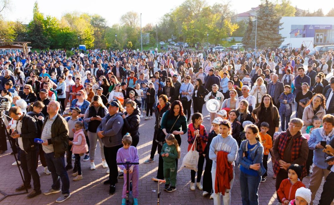 По случаю Храма Тараклии команда Партии «ШОР» торжественно открыла фонтан и пообещала, что проекты по развитию Тараклии будут продолжены