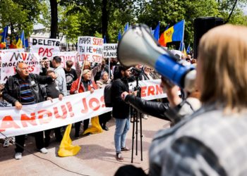 Transport blocat, rețineri și persoane împiedicate să participe la protestul antiguvernamental. Cum s-a desfășurat miting-ul pașnic organizat de „Mișcarea pentru Popor”