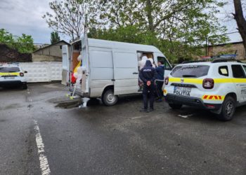 Stoparea microbuzelor cu baloane și flori, destinate festivității de 9 Mai: La două zile după incident, poliția vine cu explicații