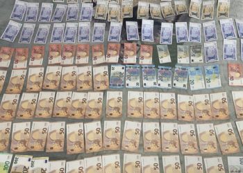 Confecționau și vindeau acte false: Printre clienții suspecților erau și infractori care se ascundeau de poliție | VIDEO