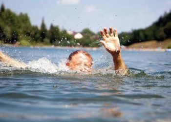 Caz șocant, la Drochia: Corpul neînsuflețit al unui băiat de 13 ani a fost extras de salvatori dintr-un bazin acvatic