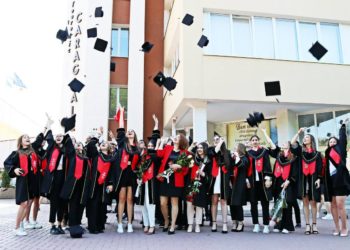 По всей стране прозвенел последний звонок. В Оргееве, традиционно с 2015 года, лучшие ученики получили денежные призы | VIDEO