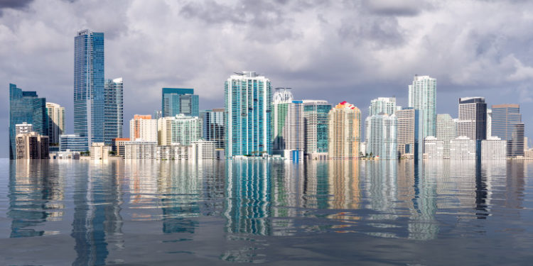 Expert: „Chiar dacă oprim încălzirea globală, nivelul mării va continua să crească timp de secole”. Ce țări și orașe sunt în pericol