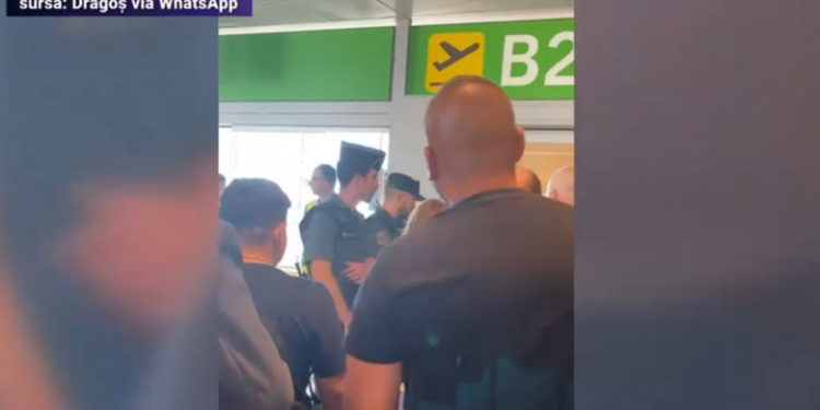 Zeci de români au rămas blocați pe aeroport în Madrid, după ce au fost anunțați că nu mai au locuri în avion | VIDEO