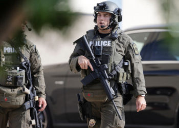 Masacru într-un mall din Texas. Un bărbat a ucis opt oameni după ce a început să tragă cu arma „în toate direcţiile”