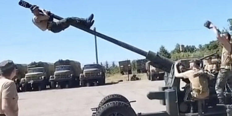 Filmuleț cu militari moldoveni care s-ar distra cu tehnica militară, distribuit activ pe rețelele de socializare. Cum comentează ministerul Apărării | VIDEO