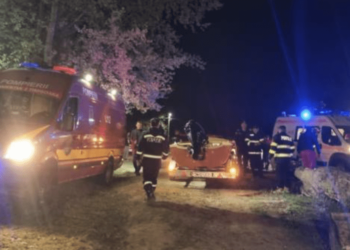 Tragedie în minivacanţă, în România. Un copil a murit, iar mai multe persoane sunt de negăsit după ce trei familii s-au răsturnat cu barca pe râu | VIDEO
