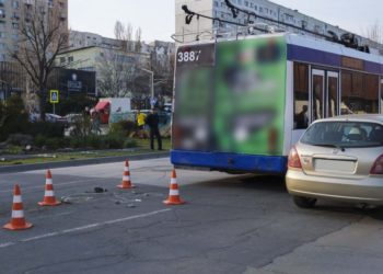 Un altfel de ultim sunet la liceul unde învăța Anastasia, adolescenta strivită în capitală de un troleibuz | VIDEO