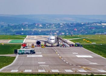 Спрыгнул с трапа: В кишиневском аэропорту задержали иностранца без документов