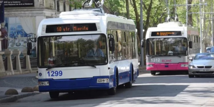 Движение на нескольких улицах столицы приостановят. Как будет ходить общественный транспорт