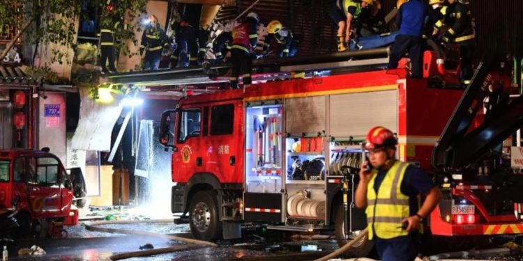 Больше 30 человек погибли при взрыве газа в ресторане в Китае