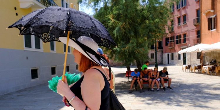 Страны Европы накрыла первая волна летней жары до 40 градусов