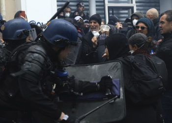 В ходе беспорядков во Франции задержали почти 80 человек