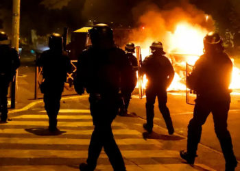 Во Франции третьи сутки продолжаются массовые беспорядки