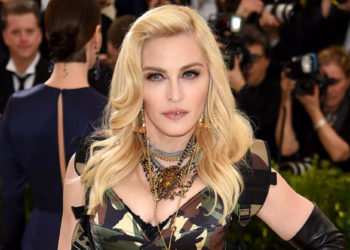 Мадонна чувствует себя плохо и не встает с постели