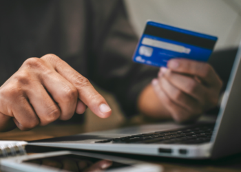 Под предлогом помощи украл деньги у соседа: 21-летний злоумышленник задержан