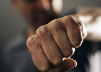 Убил с особой жестокостью: мужчина нанес приятелю более 90 ранений