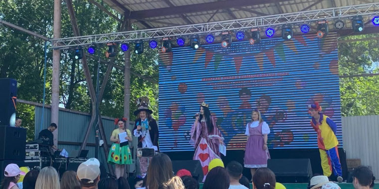 Красочно и весело: При поддержке команды Партии “ШОР” День защиты детей отметили на юге страны | VIDEO