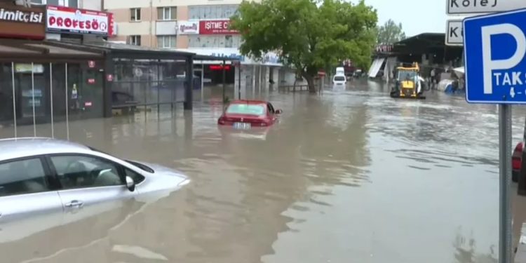 Беспрецедентное наводнение в Анкаре