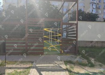 Трагедия в столице: Ребенок погиб, после того как на него упали футбольные ворота